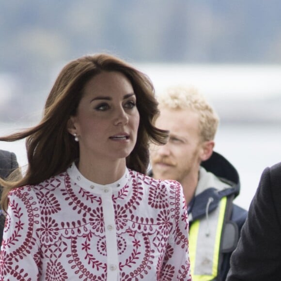 Le prince William et Kate Middleton, duc et duchesse de Cambridge, sont arrivés à Vancouver en hydravion le 25 septembre 2016 pour le deuxième jour de leur visite officielle au Canada.