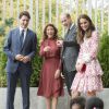 Le prince William et Kate Middleton, duc et duchesse de Cambridge, ont découvert le travail de la Société des Services pour les Immigrants de Colombie-Britannique (ISSBC) à Vancouver en compagnie du Premier ministre Justin Trudeau et de son épouse Sophie Grégoire Trudeau, dans le cadre de leur voyage officiel au Canada, le 25 septembre 2016.
