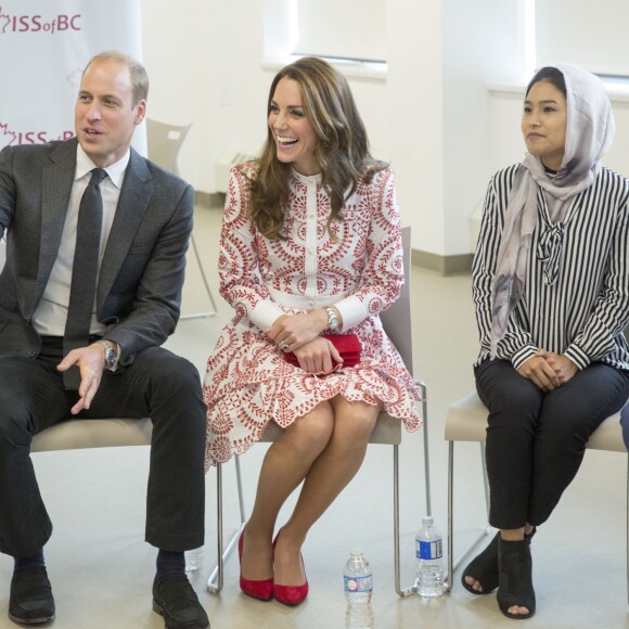 Le prince William et Kate Middleton, duc et duchesse de Cambridge, ont découvert le travail de la Société des Services pour les Immigrants de Colombie-Britannique (ISSBC) à Vancouver en compagnie du Premier ministre Justin Trudeau et de son épouse Sophie Grégoire Trudeau, dans le cadre de leur voyage officiel au Canada, le 25 septembre 2016.