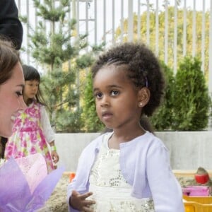 Le prince William et Kate Middleton, duc et duchesse de Cambridge, ont découvert le travail de la Société des Services pour les Immigrants de Colombie-Britannique (ISSBC) à Vancouver en compagnie du Premier ministre Justin Trudeau et de son épouse Sophie Grégoire Trudeau, dans le cadre de leur voyage officiel au Canada, le 25 septembre 2016.