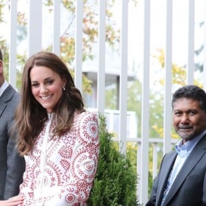 Le prince William et Kate Middleton, duc et duchesse de Cambridge, ont découvert le travail de la Société des Services pour les Immigrants de Colombie-Britannique (ISSBC) à Vancouver en compagnie du Premier ministre Justin Trudeau et de son épouse Sophie Grégoire Trudeau, dans le cadre de leur voyage officiel au Canada, le 25 septembre 2016.