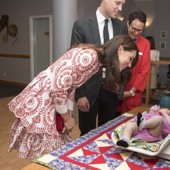 Le prince William et Kate Middleton, duc et duchesse de Cambridge, ont visité l'association Sheway à Vancouver le 25 septembre 2016, au deuxième jour de leur voyage officiel au Canada.