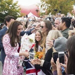 Le prince William et Kate Middleton, duc et duchesse de Cambridge, ont visitent le poste de garde-côtes de Kitsilano en compagnie du premier ministre Justin Trudeau et de son épouse Sophie Grégoire Trudeau, le 25 septembre 2016 à Vancouver, au deuxième jour de leur voyage officiel au Canada.