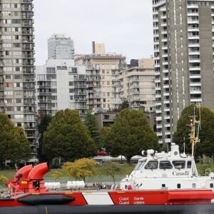 Le prince William et Kate Middleton, duc et duchesse de Cambridge, ont achevé leur visite à Vancouver en hovercraft (aéroglisseur) après avoir visité le poste de garde-côtes de Kitsilano en compagnie du premier ministre Justin Trudeau et de son épouse Sophie Grégoire Trudeau, le 25 septembre 2016, au deuxième jour de leur voyage officiel au Canada.