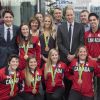 Le prince William et Justin Trudeau rencontrent des athlètes olympiques lors d'une réception organisée par le Premier ministre et sa femme Sophie Gregoire à Telus Garden à Vancouver, le 25 septembre 2016.