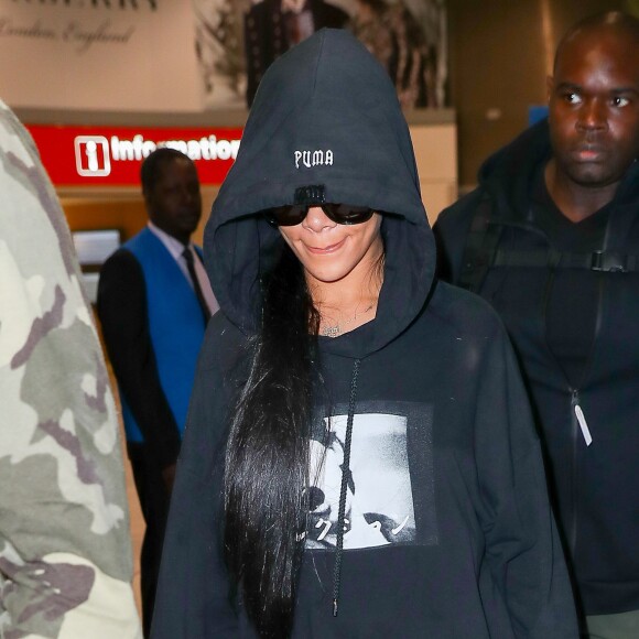 Rihanna arrive à l'aéroport de Roissy-Charles-de-Gaulle, France, le 26 septembre 2016.