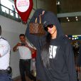 Rihanna arrive à l'aéroport de Roissy-Charles-de-Gaulle, France, le 26 septembre 2016.