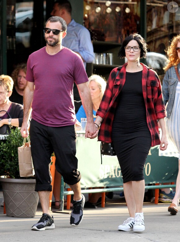 Jaimie Alexander et son nouveau boyfriend dans les rues à New York Le 17 septembre 2016