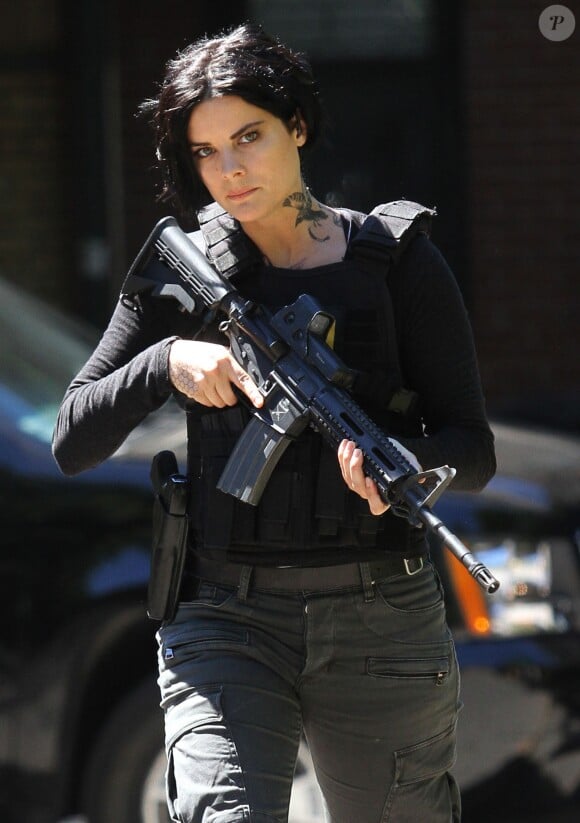 Jaimie Alexander et son co star Sullivan Stapleton sur le tournage de la série "Blindspot" au Tompkins Square Park à Manhattan, le 23 août 2016.