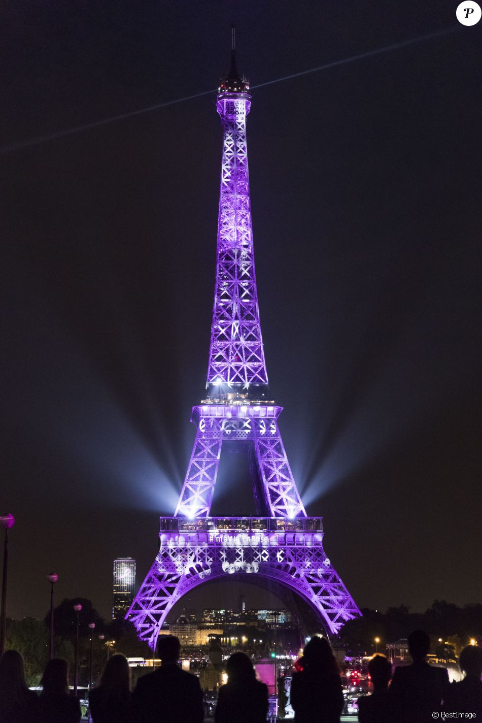 Illustration De La Tour Eiffel En Rose Personnalites A La Soiree De Lancement Octobre Rose Pour Soutenir L Association Contre Le Cancer Du Sein Et Remise Du P Purepeople