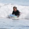 Exclusif - Alanis Morissette, son mari Mario Treadway et son fils Ever Imre Morissette-Treadway font du surf sur une plage à Malibu, le 27 septembre 2016