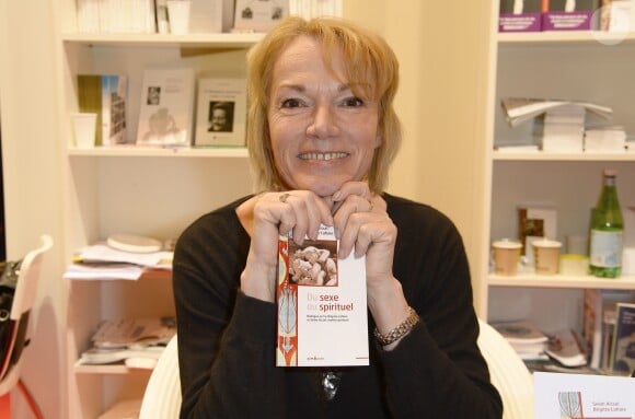 Brigitte Lahaie à la 34ème édition du Salon du livre à la Porte de Versailles à Paris le 24 mars 2014.