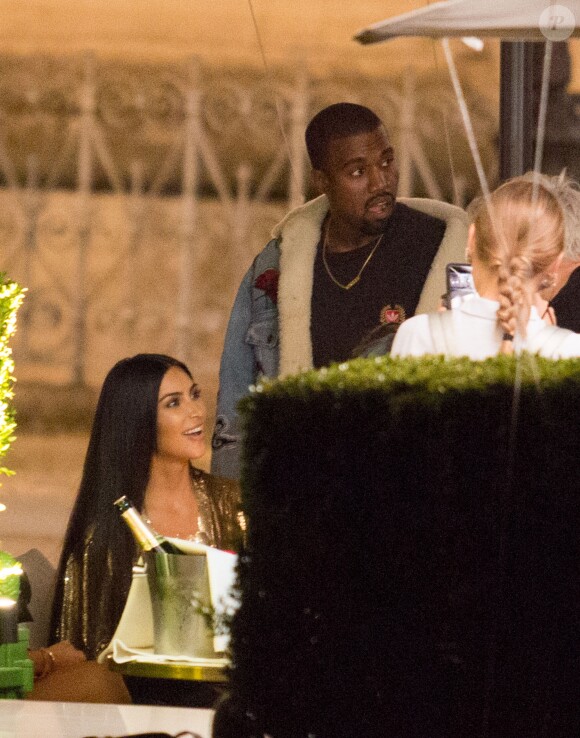 Kim Kardashian et Kanye West à l'after party du show Balmain avec Olivier Rousteing au restaurant Loulou à Paris, le 30 septembre 2016