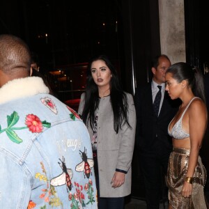 Exclusif - Kim Kardashian, Kanye West et Kourtney Kardashian quittent le restaurant "Le Costes" à Paris, le 29 septembre 2016.