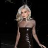 Kylie Jenner, blonde platine, se promène dans les rues de West Hollywood, le 22 septembre 2016