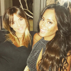 Amel Bent pose avec une amie enceinte sur Instagram le 2 octobre 2016.