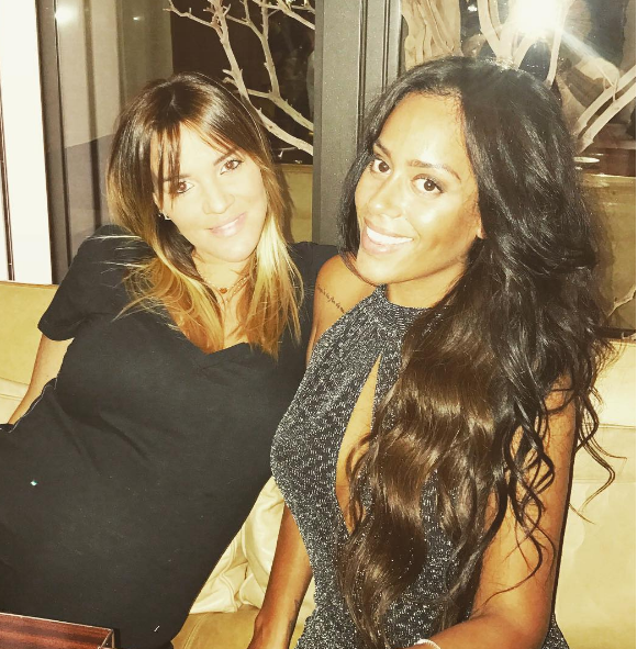 Amel Bent pose avec une amie enceinte sur Instagram le 2 octobre 2016.