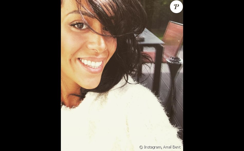 Amel Bent présentait sa nouvelle coupe il y a quelques ...