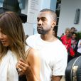  Kim Kardashian et son fiancé Kanye West vont faire du shopping a Miami, le 29 novembre 2013.  