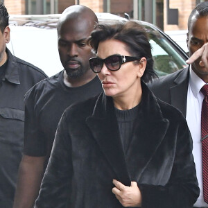 Kim Kardashian arrive à son appartement à New York le 3 octobre 2016. Elle est de retour de Paris où elle a été agressée et détroussée de 10 millions de dollars. Elle a quitté Paris en jet privé ce matin (le 3 octobre 2016) accompagnée de sa mère Kris Jenner. Son mari Kanye West est venu la chercher à l'aéroport Teterboro. 03/10/2016 - New York City