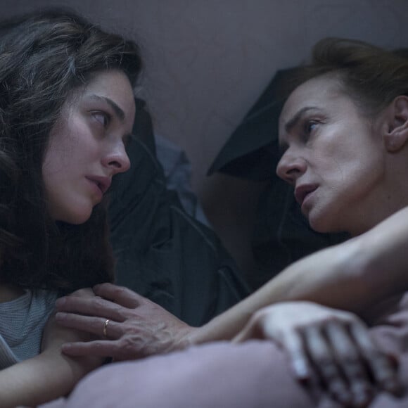 Noémie Merlant et Sandrine Bonnaire dans Le ciel attendra.