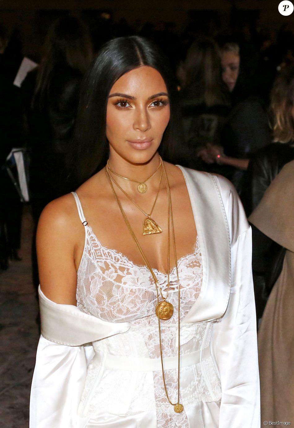 Kim Kardashian au défilé de mode &quot;Givenchy&quot;, collection prêt-à-porter Printemps-Eté 2017 lors de la Fashion Week de Paris, France, le 2 October 2016. © Agence/Bestimage