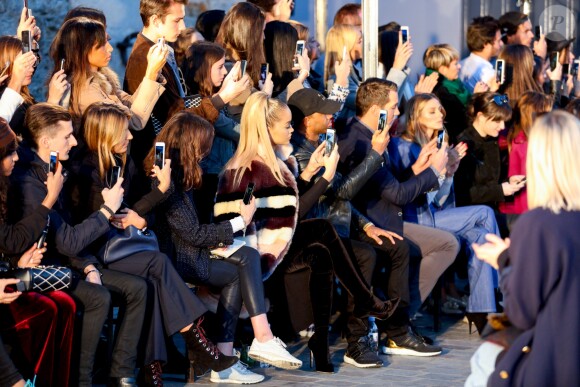 Jasmine Sanders, son compagnon Terrence J et Olivia Palermo - Défilé Paul & Joe (collection prêt-à-porter printemps-été 2017) sur le Quai des Célestins. Paris, le 4 octobre 2016.