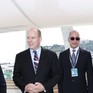 Le prince Albert II de Monaco lors de l'inauguration du 26e Monaco Yacht Show le 29 septembre 2016. © Claudia Albuquerque / Bestimage