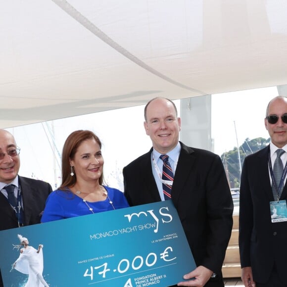 Le prince Albert II de Monaco lors de l'inauguration du 26e Monaco Yacht Show le 29 septembre 2016. © Claudia Albuquerque / Bestimage