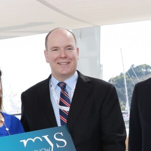 Le prince Albert II de Monaco lors de l'inauguration du 26e Monaco Yacht Show le 29 septembre 2016. © Claudia Albuquerque / Bestimage