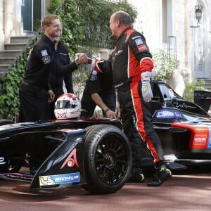 Le prince Albert II de Monaco lors de la présentation de la nouvelle monoplace de Formule E de Venturi au palais princier à Monaco le 26 septembre 2016. © Jean-Charles Vinaj / Pool Monaco / Bestimage