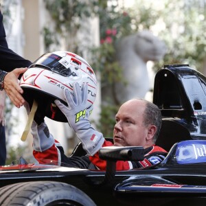 Le prince Albert II de Monaco lors de la présentation de la nouvelle monoplace de Formule E de Venturi au palais princier à Monaco le 26 septembre 2016. © Jean-Charles Vinaj / Pool Monaco / Bestimage