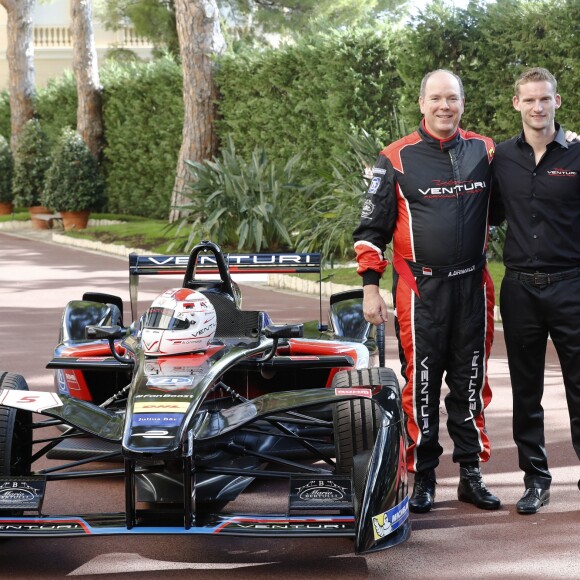 Le prince Albert II de Monaco lors de la présentation de la nouvelle monoplace de Formule E de Venturi au palais princier à Monaco le 26 septembre 2016. © Jean-Charles Vinaj / Pool Monaco / Bestimage