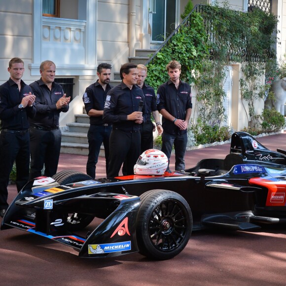 Venturi présente sa nouvelle formule E au prince Albert II de Monaco au palais princier le 26 septembre 2016. © Michael Alesi / Bestimage