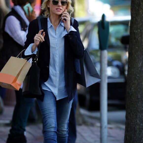 Exclusif - Naomi Watts sur le tournage de la série "Gypsy" dans les rues de New York City, NY, Etats-Unis, le 5 octobre 2016.