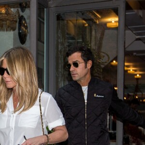 Jennifer Aniston et son mari Justin Theroux se promènent dans les rues de New York, le 28 septembre 2016