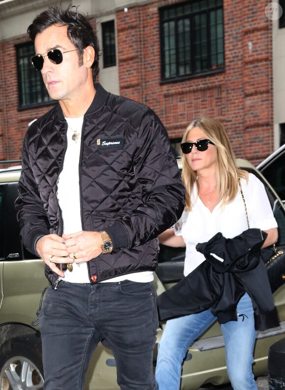 Jennifer Aniston et son mari Justin Theroux se baladent dans les rues de New York, le 28 septembre 2016