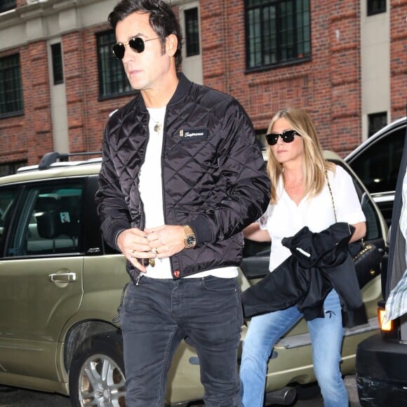 Jennifer Aniston et son mari Justin Theroux se baladent dans les rues de New York, le 28 septembre 2016