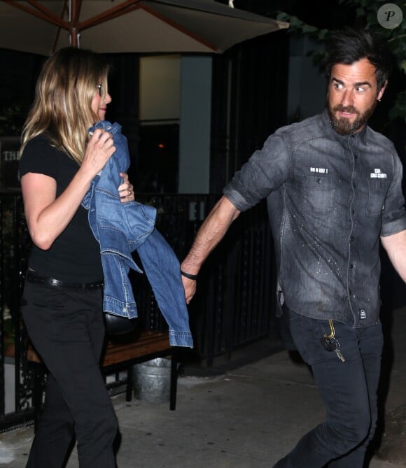 Jennifer Aniston et son mari Justin Theroux vont dîner à New York, le 16 juin 2016.