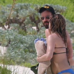 Jennifer Aniston et son mari Justin Theroux en vacances sur l'île d'Eleuthera aux Bahamas, le 11 juin 2016.