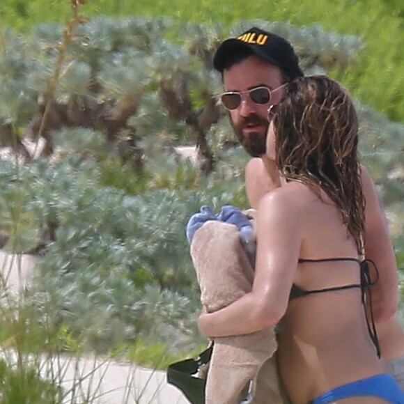 Jennifer Aniston et son mari Justin Theroux en vacances sur l'île d'Eleuthera aux Bahamas, le 11 juin 2016.