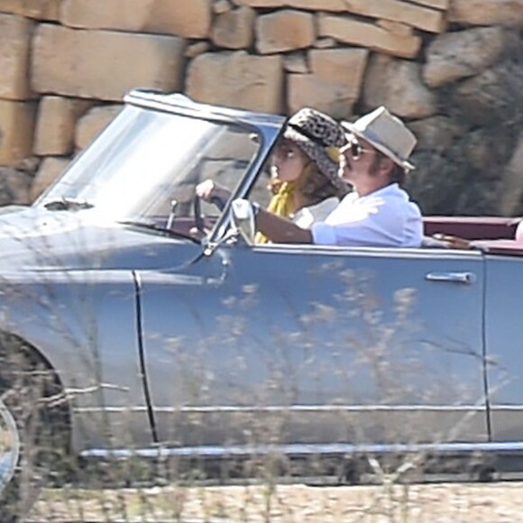 Exclusif - Brad Pitt et Angelina Jolie, dans une Citroën DS décapotable, sur le tournage de "By the sea" sur l'île de Gozo à Malte le 9 novembre 2014