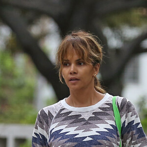 Exclusif - Halle Berry et sa fille Nahla Aubry se promènent à Los Angeles, le 19 septembre 2016.