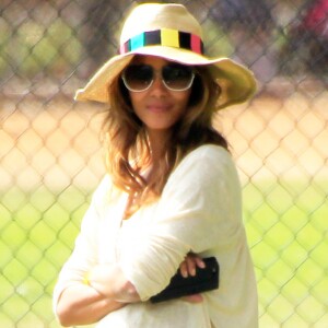 Halle Berry emmène son fils Maceo jouer au football à Hollywood, le 12 septembre 2016.