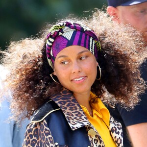 Alicia Keys porte un manteau imprimé léopard à New York le 11 juillet 2016.