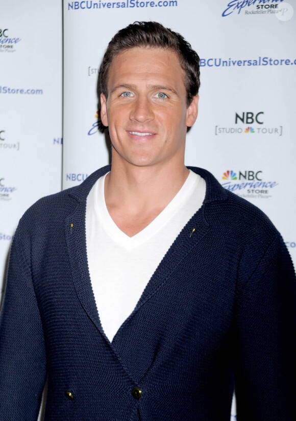 Ryan Lochte visite le magasin NBC Experience a New York. Le 19 avril 2013