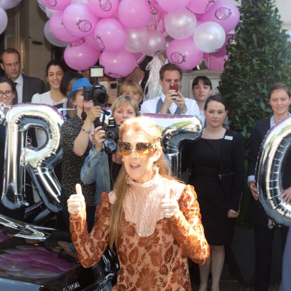 L'hôtel Royal Monceau remercie Céline Dion pour son séjour avec un énorme bouquet de ballons à Paris le 9 juillet 2016.