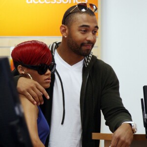 Rihanna et Matt Kemp font du shopping à Hollywood le 24 juin 2010.