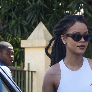 Semi-exclusif - Rihanna et son grand-père Lionel Braithwaite - Rihanna assiste au baptême de son neveu Nicoli Carter dans une église de la Barbade le 9 octobre 2016.