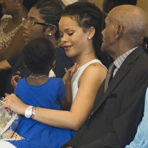 Semi-exclusif - Rihanna et son grand-père Lionel Braithwaite - Rihanna assiste au baptême de son neveu Nicoli Carter dans une église de la Barbade le 9 octobre 2016.